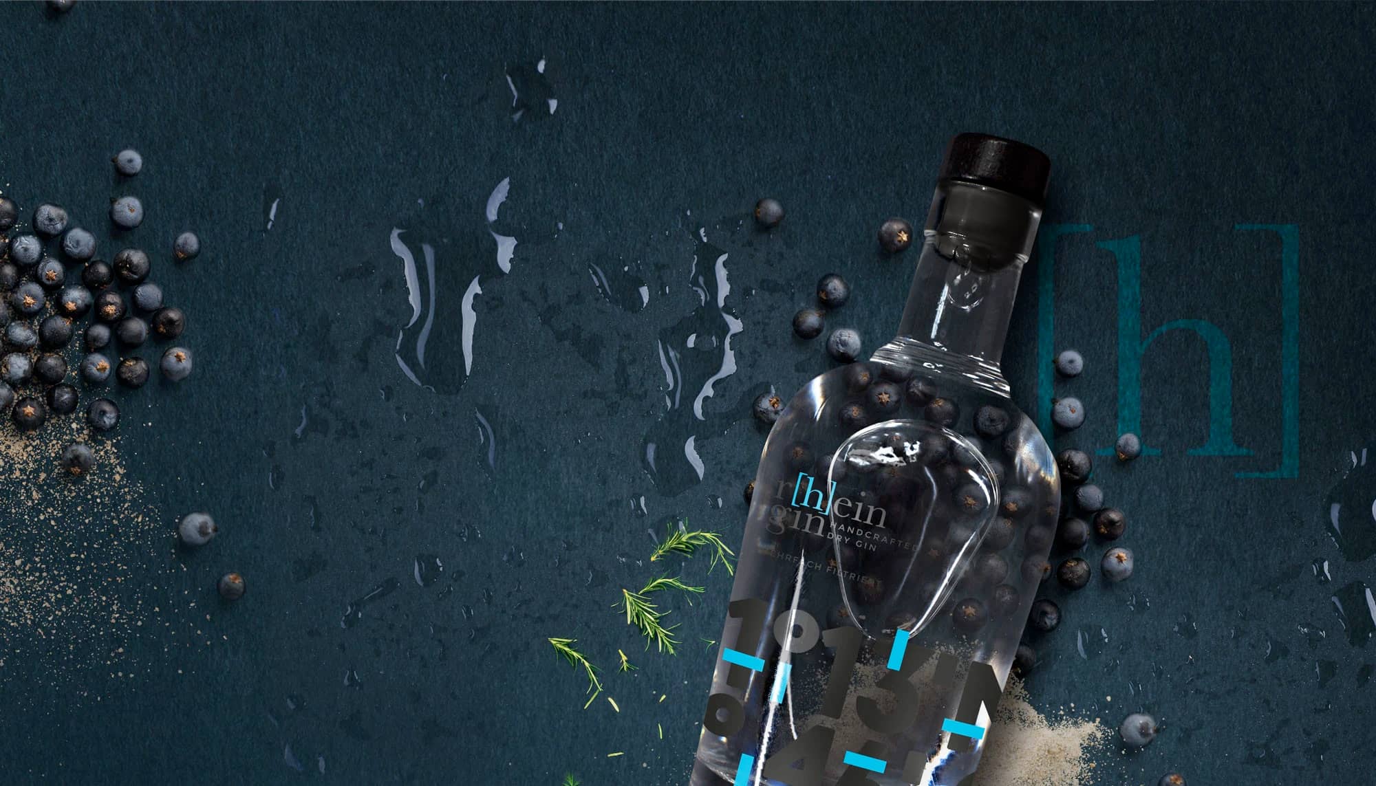 r[h]eingin Flasche mit Wacholderbeeren